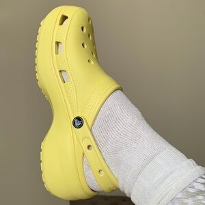Crocs classic platform banana